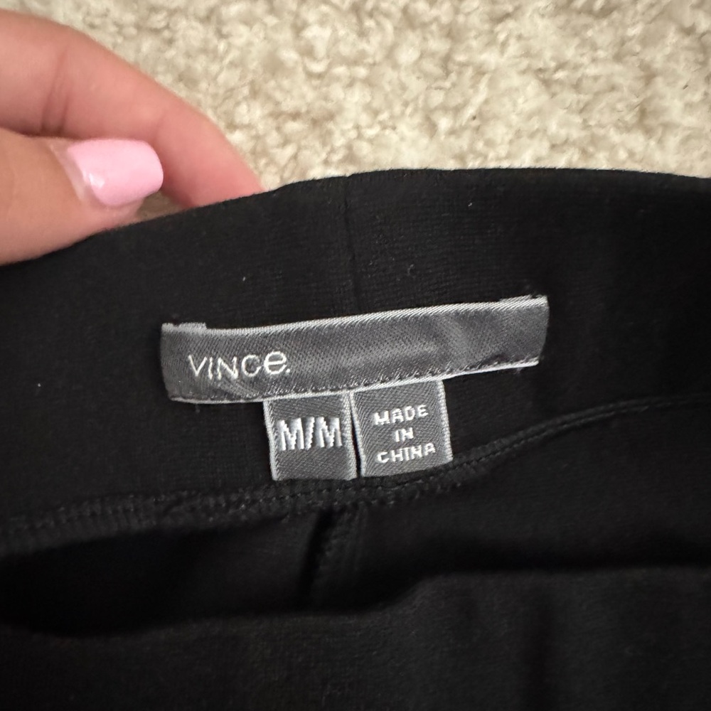 Vince Elegant Black Apparel